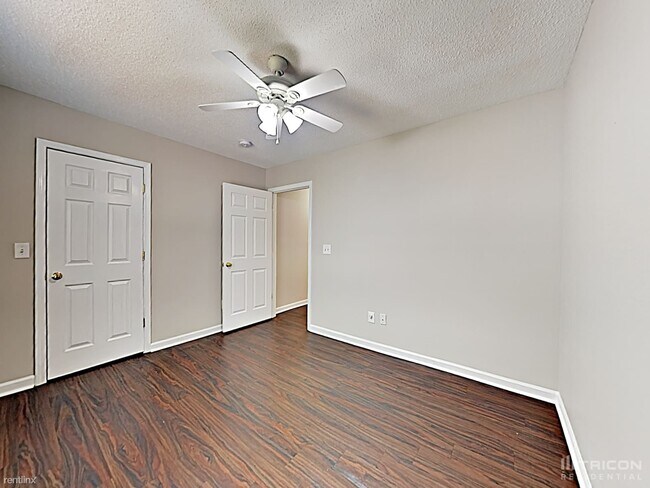 Building Photo - 121 Summer Vale Dr