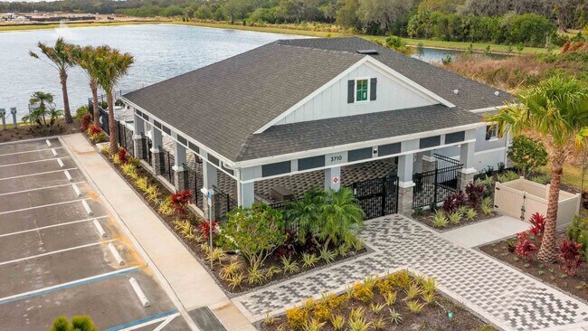 Building Photo - Pet Friendly, Spacious, modern 4 bed home ...