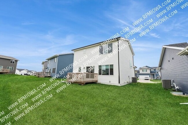 Building Photo - 16619 Oakwood Dr