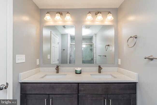 Building Photo - 365 Bonsal St