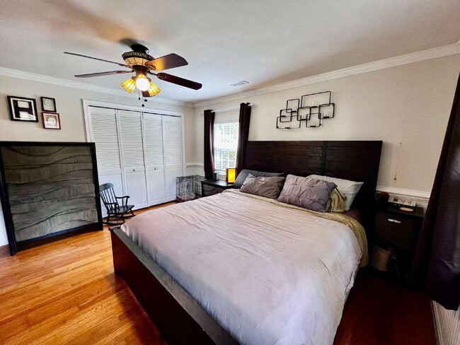 Building Photo - Love Where You Live in Lake Shores!