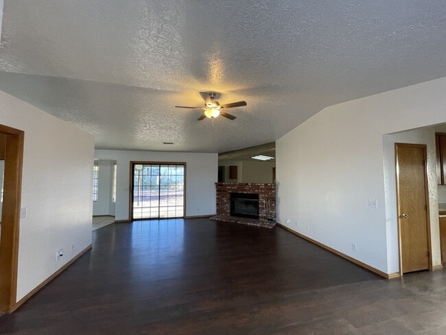 Building Photo - 14625 Live Oak St