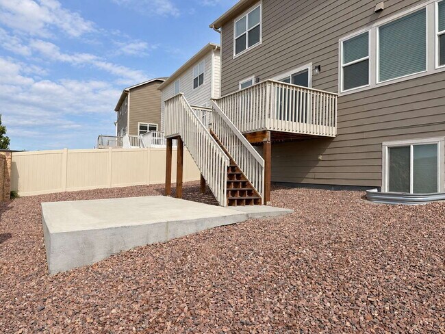 Building Photo - 5174 Roundhouse Dr