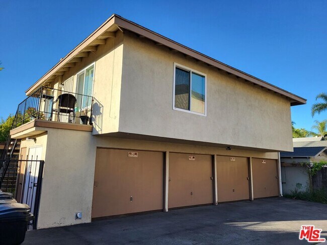 Building Photo - 309 E Cypress St