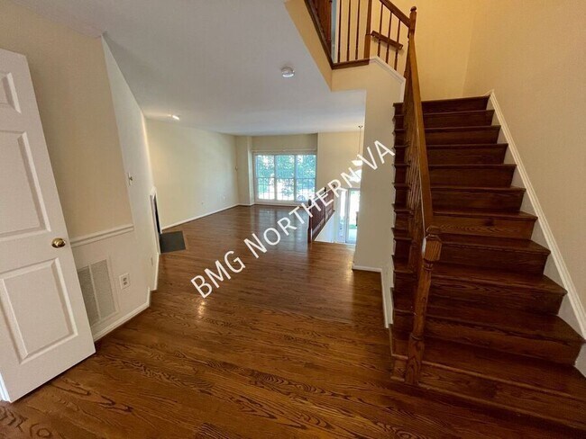 Building Photo - 2105 Kings Garden Way