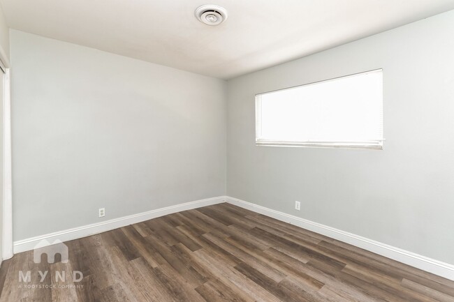 Building Photo - 4794 Beadle St