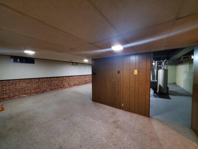 Building Photo - 4054 N 85th St