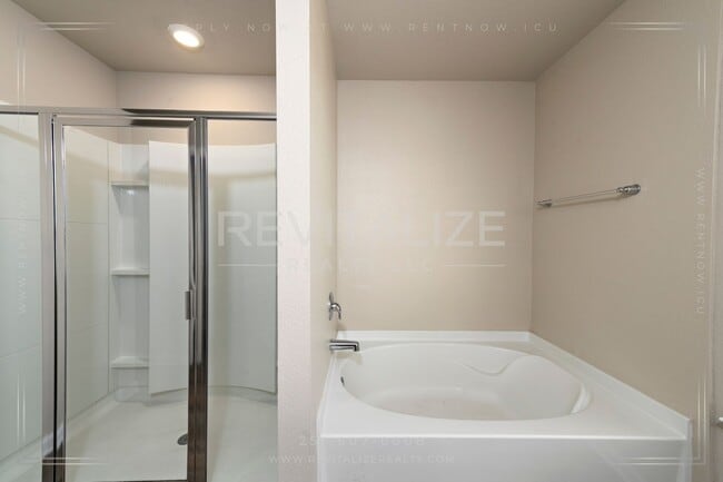 Building Photo - Stunning 2-Story 4 BD 2.5 BA House in Span...