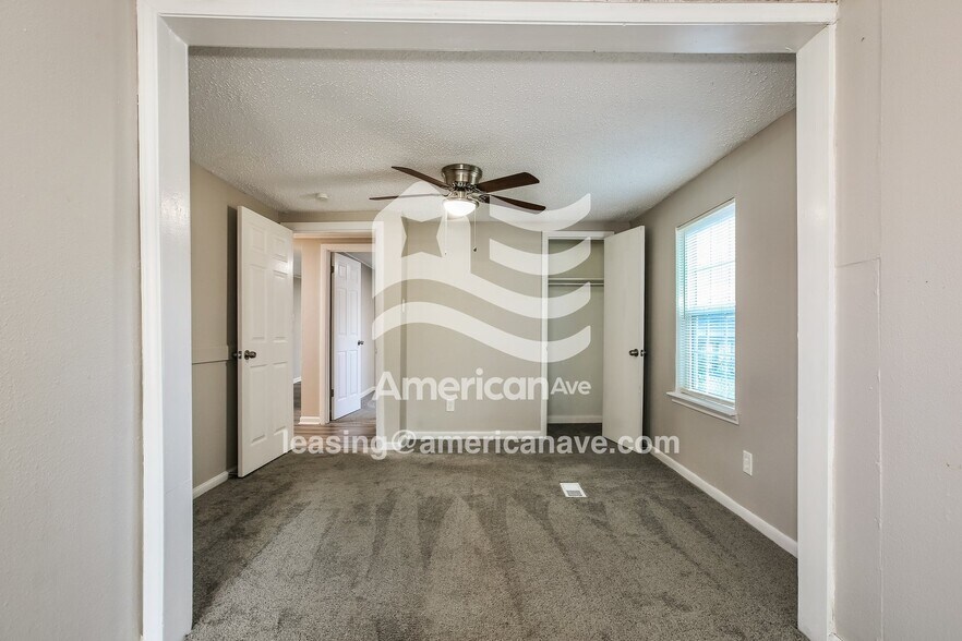 Building Photo - 2900 S Main St