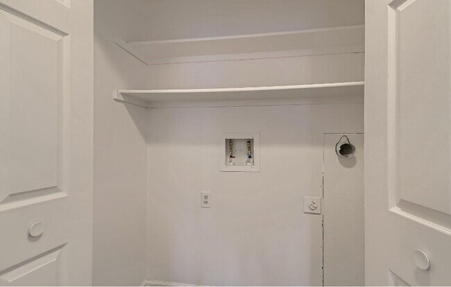 Building Photo - Spacious 2 Bed, 2 Bath Condo with Garage i...