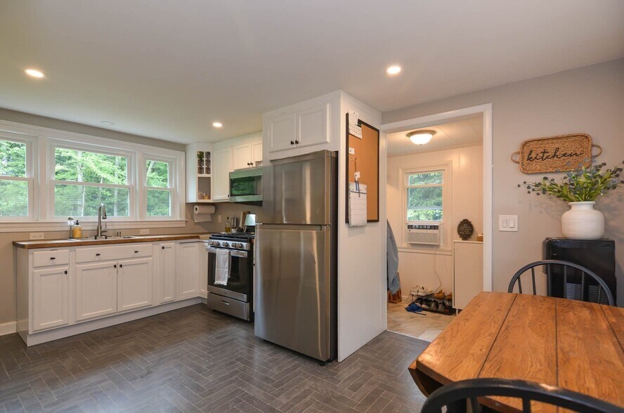 Building Photo - 399 Shawsheen Ave