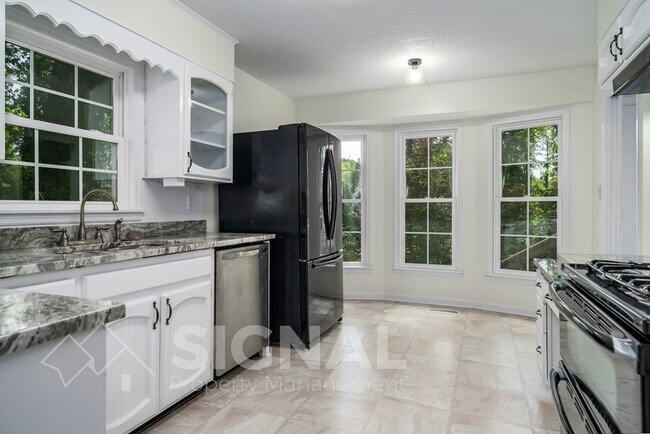 Building Photo - 2245 Tal Heim Dr