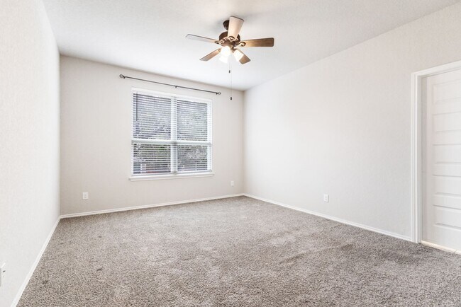 Building Photo - A rare true dual-suite floorplan in Alamo Ranch — two private en-suite bedrooms, single-story liv...