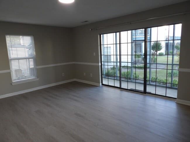 Building Photo - 4363 Spa Dr