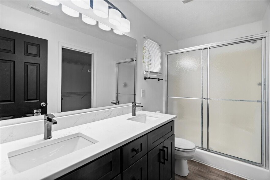 Building Photo - 1429 Softwind Dr