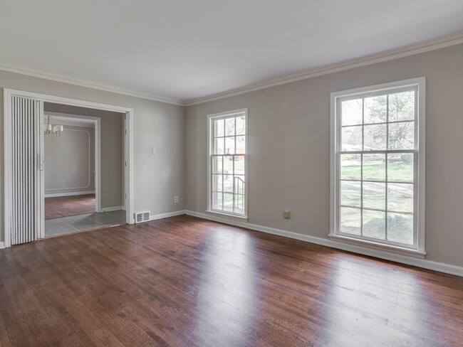Primary Photo - Completely redone luxury 3 bedroom rental ...