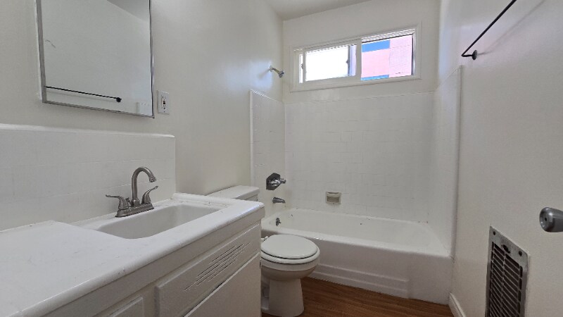 Building Photo - 4706 Vantage Ave