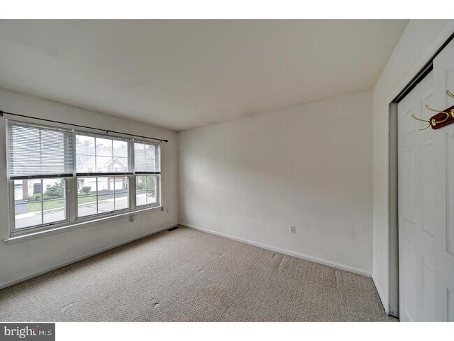 Building Photo - 406 Pebble Creek Ct