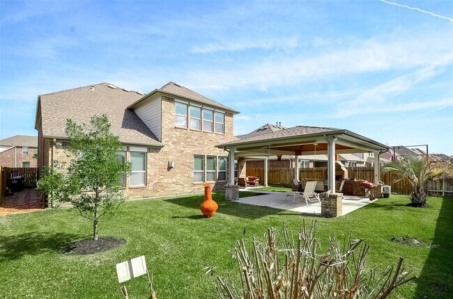 Building Photo - 25935 Foxrun Vista Dr