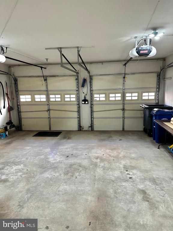 Building Photo - 1607 Seneca Ave