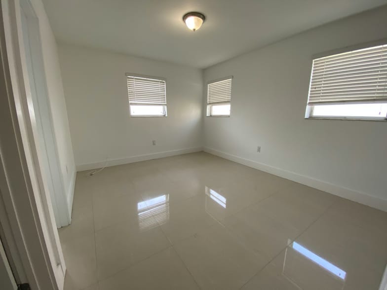 Building Photo - 1362 SW 67th Ave