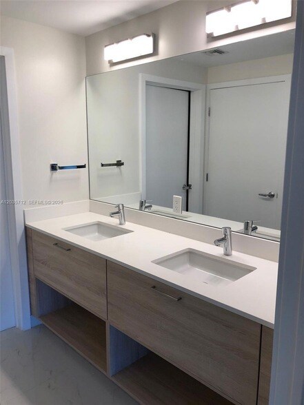 Building Photo - 16385 Biscayne Blvd