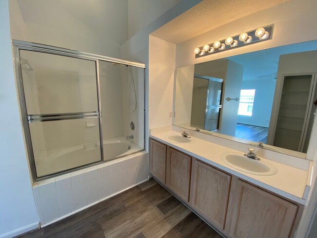 Building Photo - 15718 Bay Vista Dr