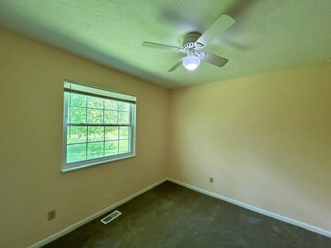 Building Photo - Charming 3-Bedroom Ranch on Quiet Cul-de-S...