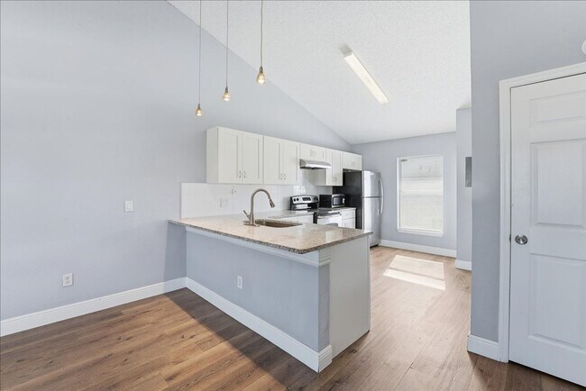 Building Photo - 3651 N Goldenrod Rd