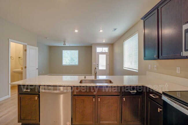 Building Photo - 7104 NE 155th Pl