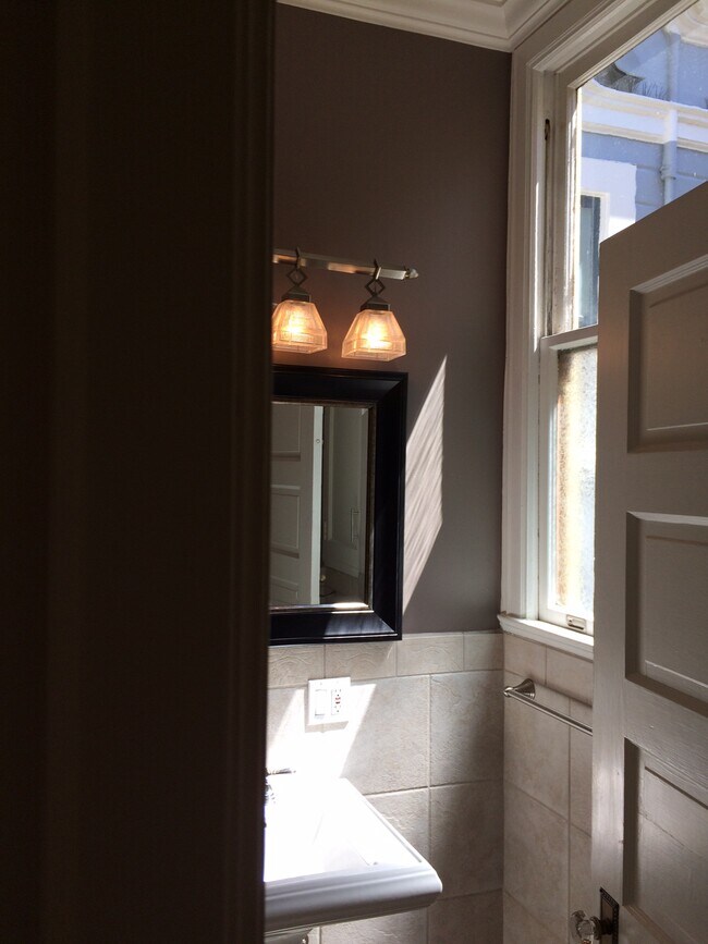 BATHROOM - 1282 Guerrero St