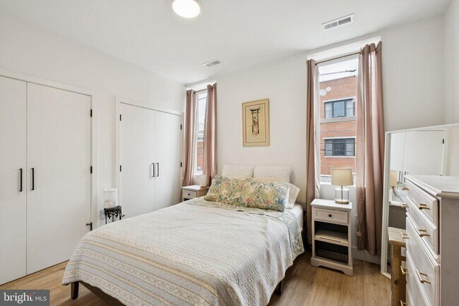 Building Photo - 1254 S 18th St