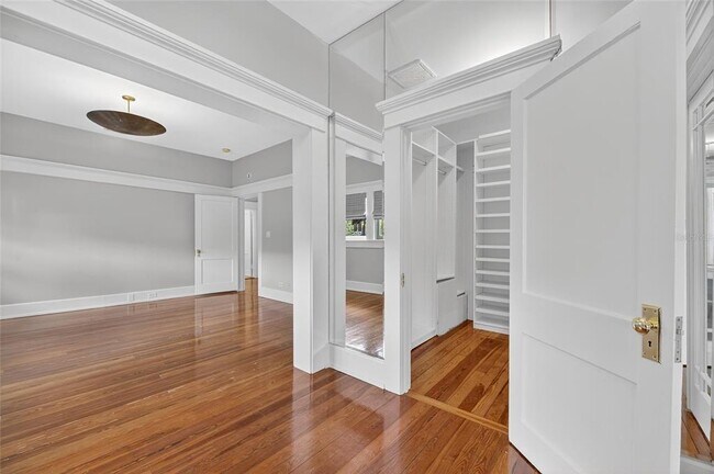 Building Photo - 3003 W Harbor View Ave