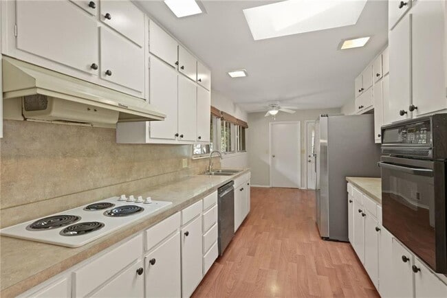 Building Photo - 705 Edgewater Trail