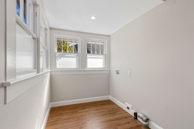 Building Photo - 1166 Pendleton St