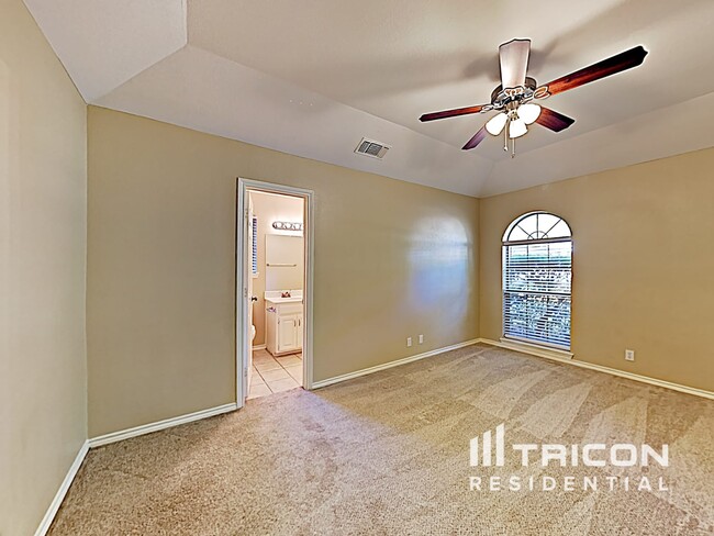 Building Photo - 1112 Brittany Dr
