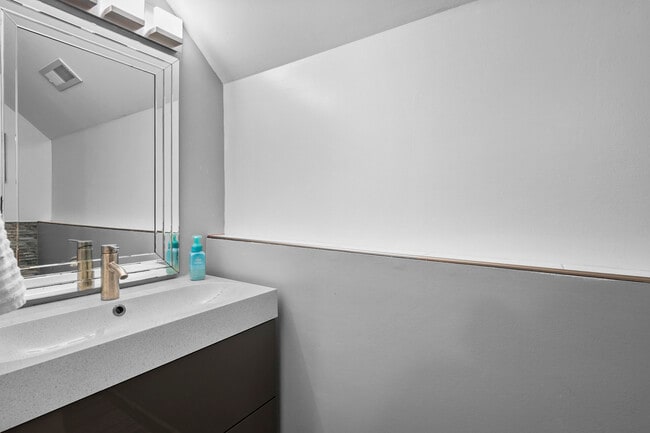 Building Photo - 29374 Glen Oaks Blvd W