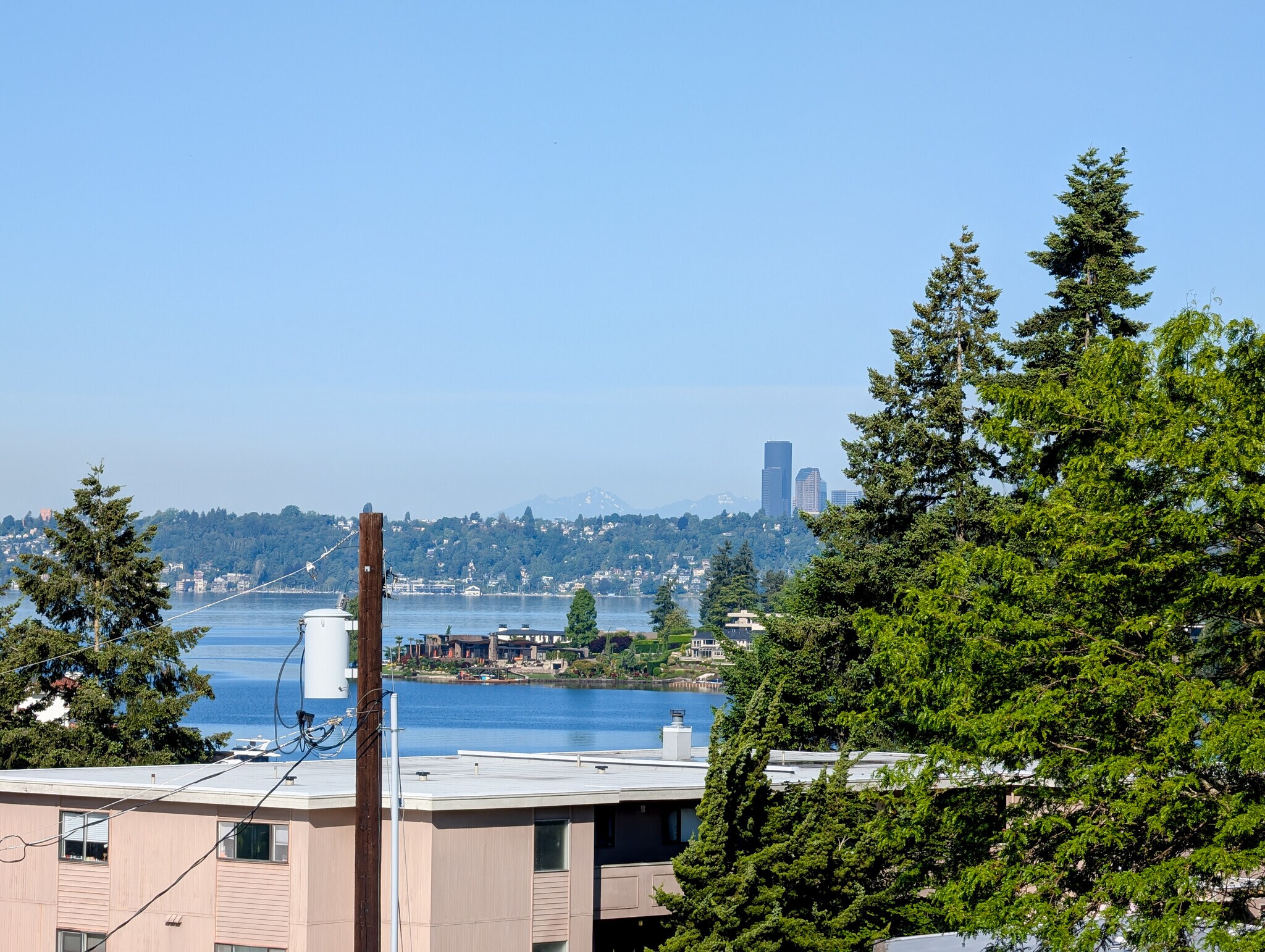 Views of Lake Washington, Seattle skyline and Olympic mountains - 10047 Main St