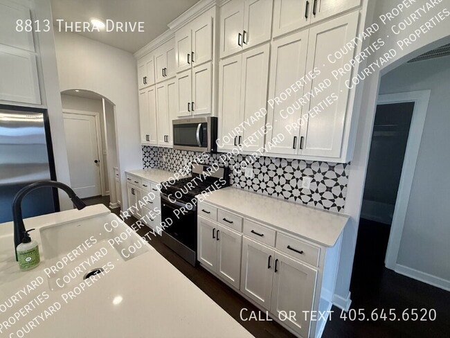 Building Photo - 8813 Thera Dr