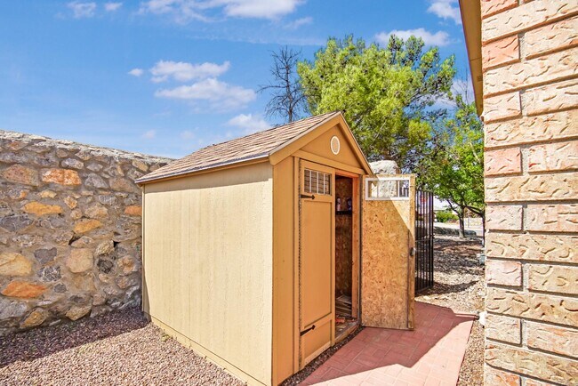 Building Photo - 918 Calle Cumbre Ct