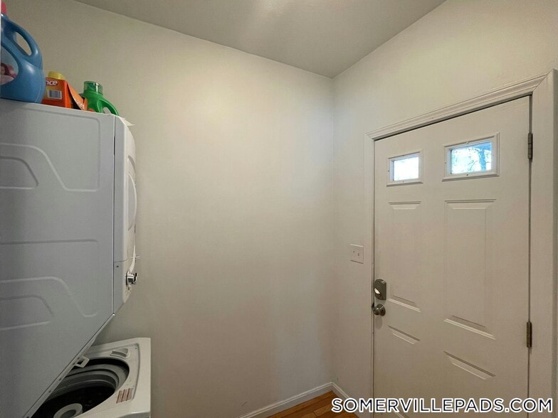 Building Photo - 48 Derby St