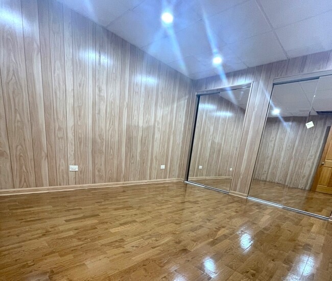 Building Photo - 1220 S Christine Ct