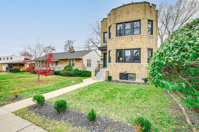 Building Photo - 1540 Fowler Ave