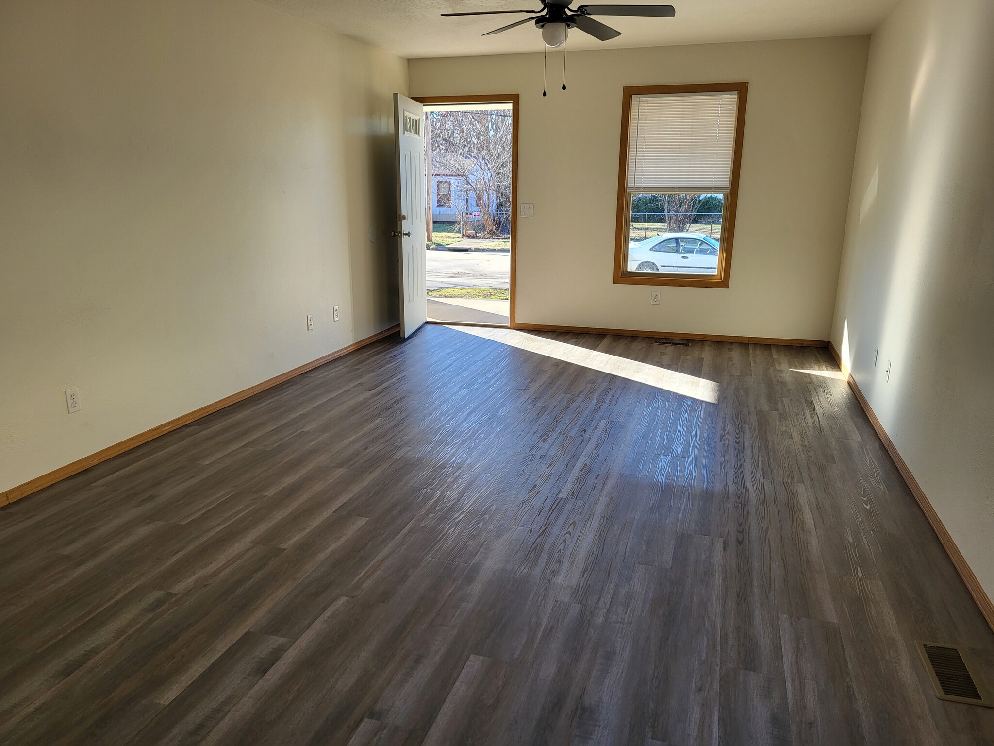 Building Photo - 2138 N Howard Ave