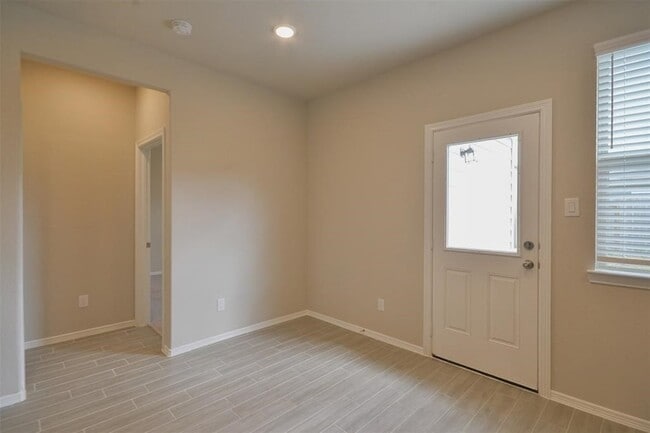 Building Photo - 24730 Winema Wds Ln