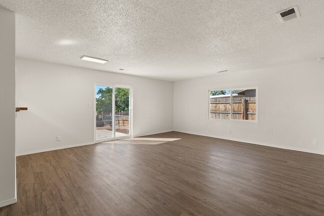 Building Photo - 1730 Arlene Rd SE