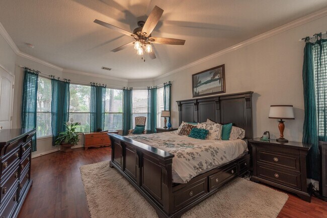 Building Photo - 1310 Big Pines