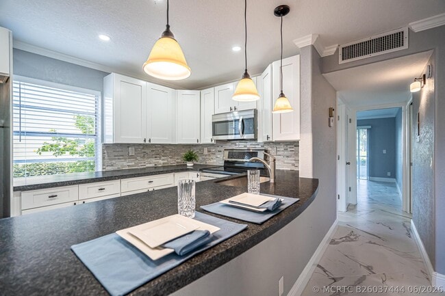 Building Photo - 244 Normandy Ln