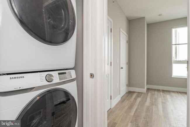 Building Photo - 2009 N Darien St