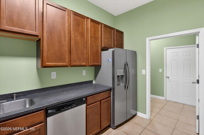 Building Photo - 319 Golden Lake Loop